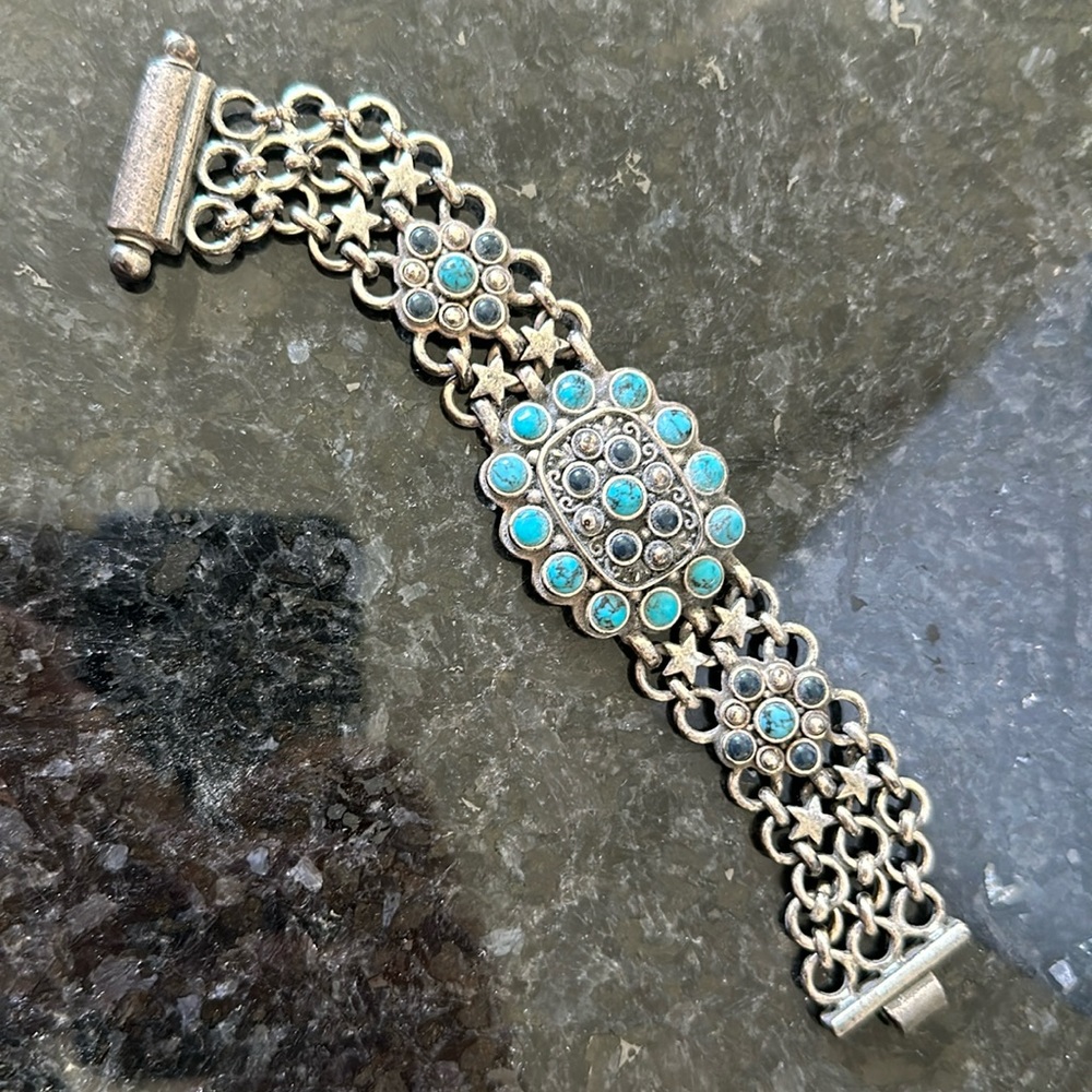 Chain bracelet with star and turquoise detailing